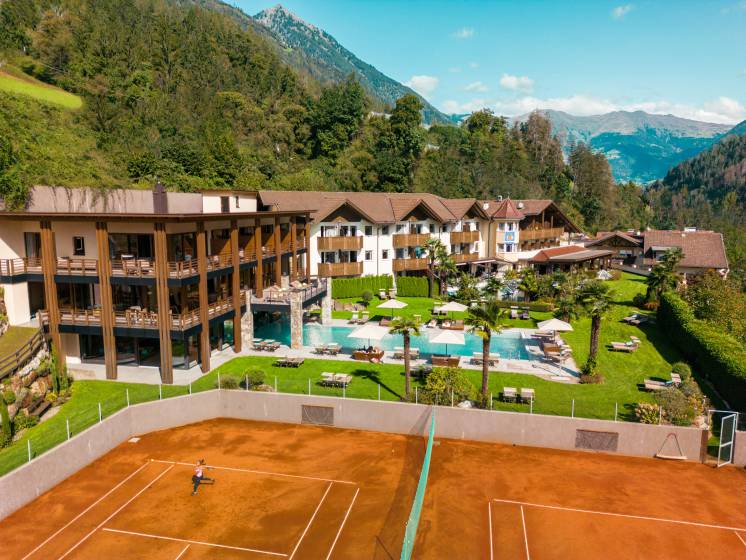 Panoramablick über das Hotel Sonnenalm