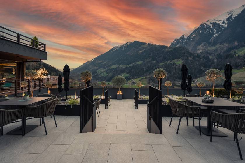 Panoramaterrasse des Andreus Resorts bei Sonnenuntergang