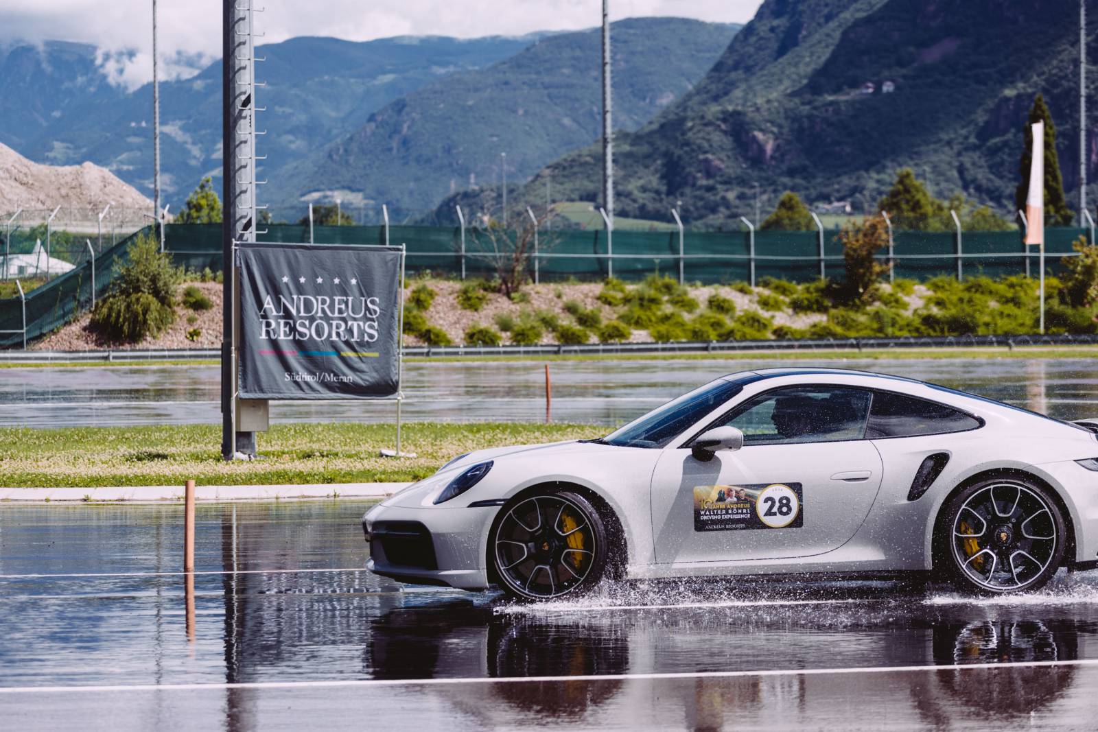 ANDREUS DRIVING EXPERIENCE 10.0  Symbolfoto