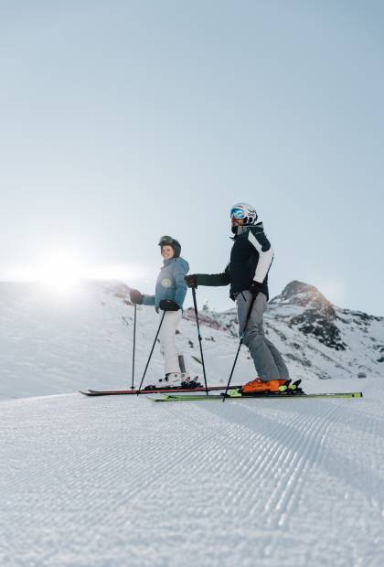 Skifahrer in den Südtiroler Alpen
