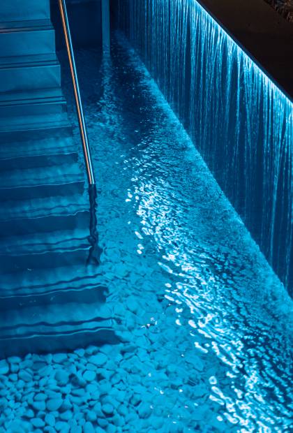 Detail Treppe ins Tauchbecken