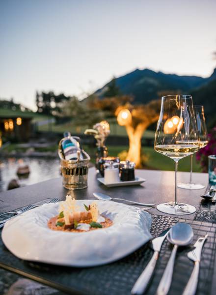 Meeresfrüchte Gericht auf Gartenterrasse