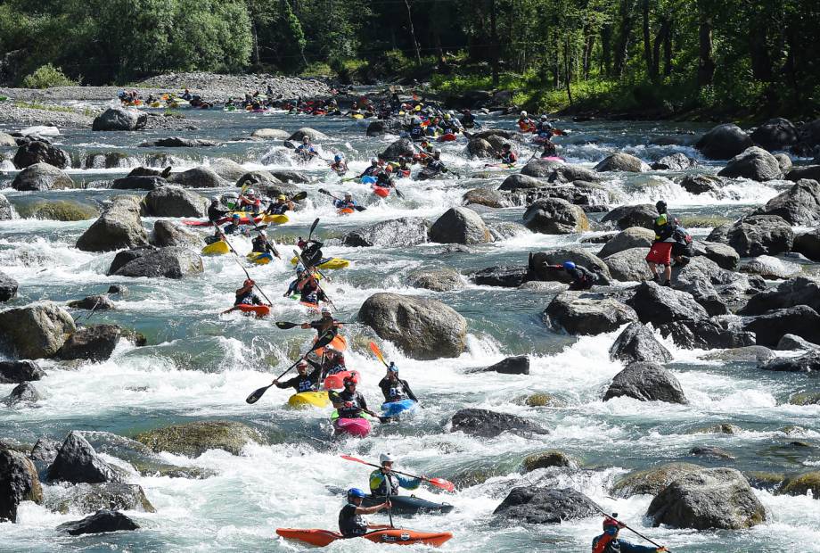 Kanufahren am Fluss in Meran