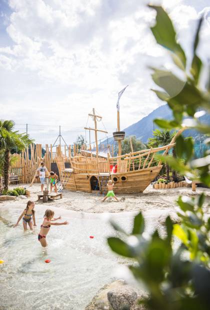 Finkis Holzschiff Spielplatz für Kinder